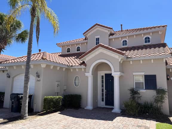 Ideally located courtyard villa (329641)