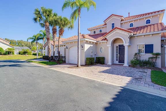Ideally located courtyard villa (329641)